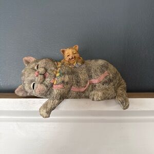 Cat and Kitten Shelf sitter Music box Figurine - Gray and Tan. Tested and works